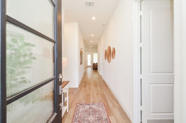 Building Photo - 4827 Avon Ridge Way