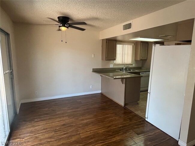 Building Photo - 914 Scarlet Ridge Dr