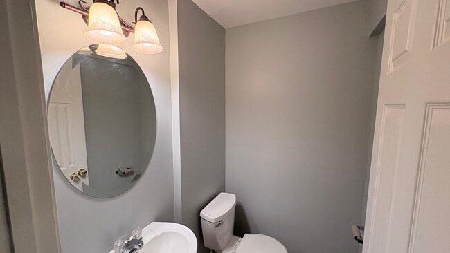 Building Photo - 577 MacIntosh Cir