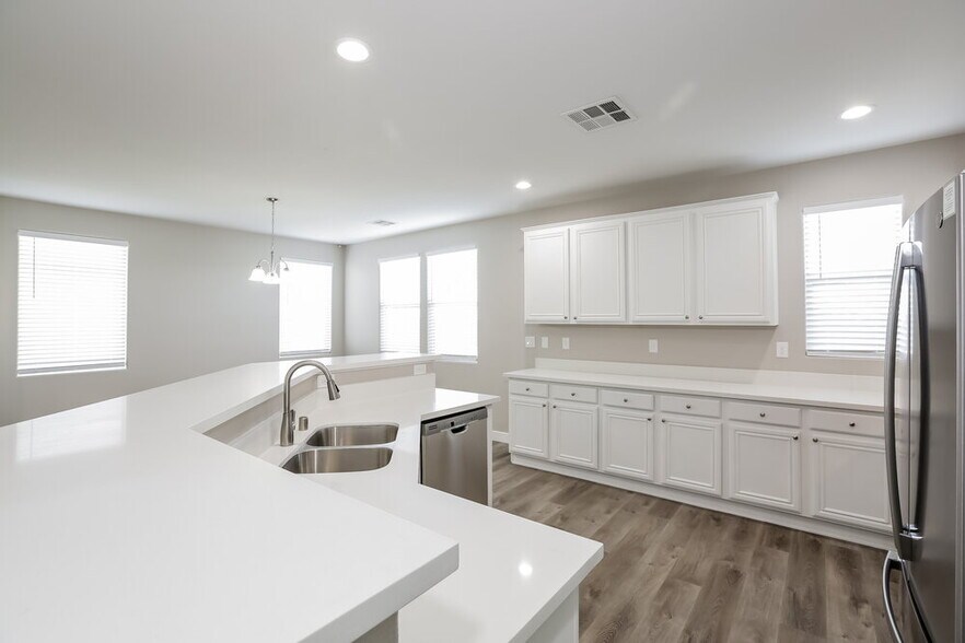Building Photo - 6578 Holly River St
