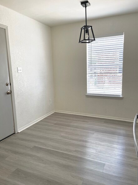 Building Photo - 8337 Clifford St