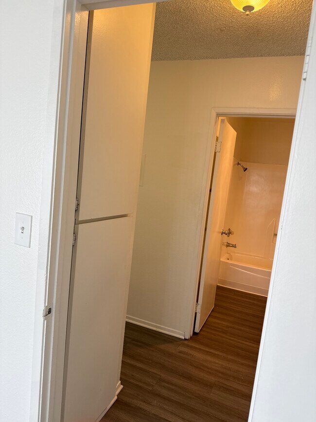 Building Photo - 14106 Cerise Ave