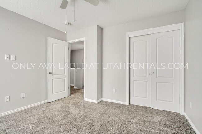 Building Photo - 928 Chelsea Ln