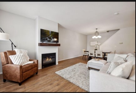 Building Photo - 1236 Crystal Pl E