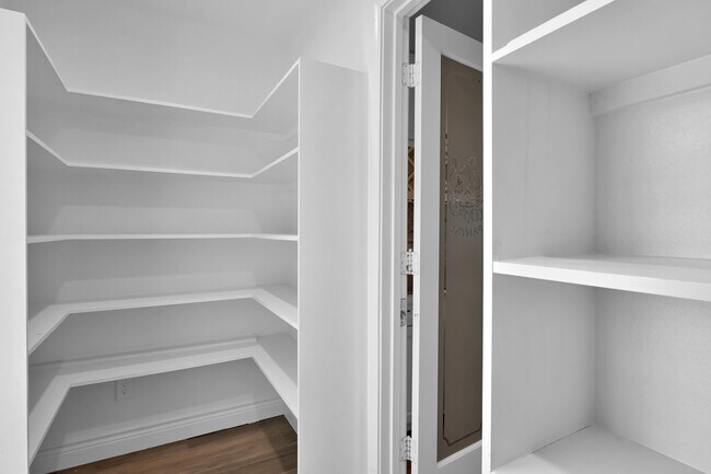 Building Photo - 2806 Triway Ln