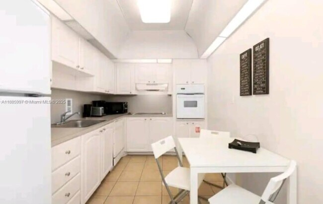 Building Photo - 3901 S Ocean Dr