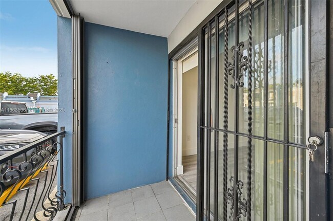 Building Photo - 145 SW 30th Ct