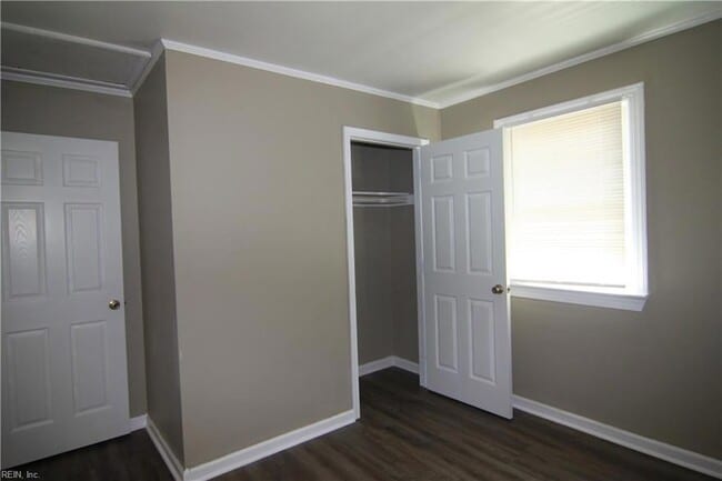 Building Photo - 1744 N Lakeland Dr