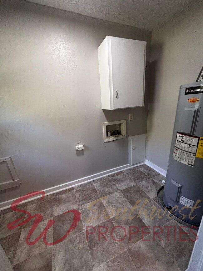 Building Photo - Cozy 2 Bed, 1 Bath Home