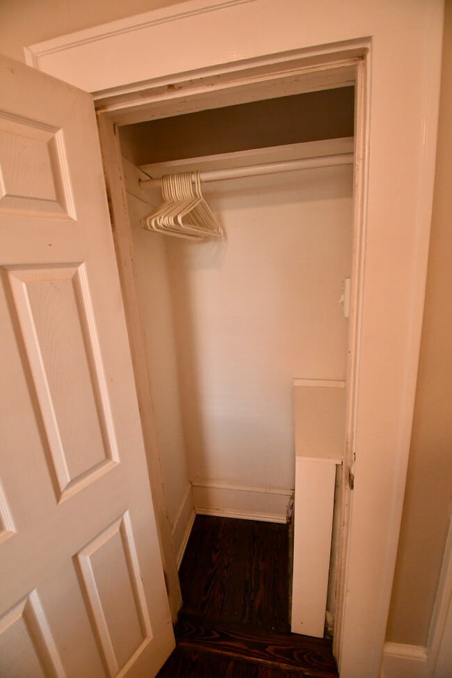 Building Photo - 408 W Park Ave