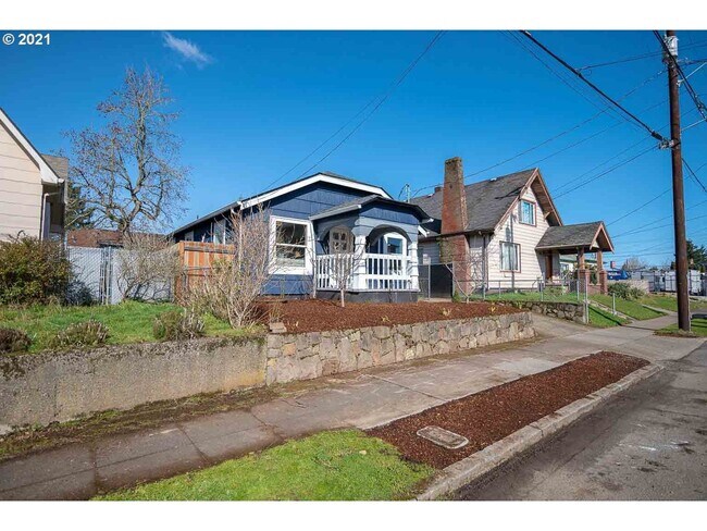 Building Photo - 8111 SE Taylor St