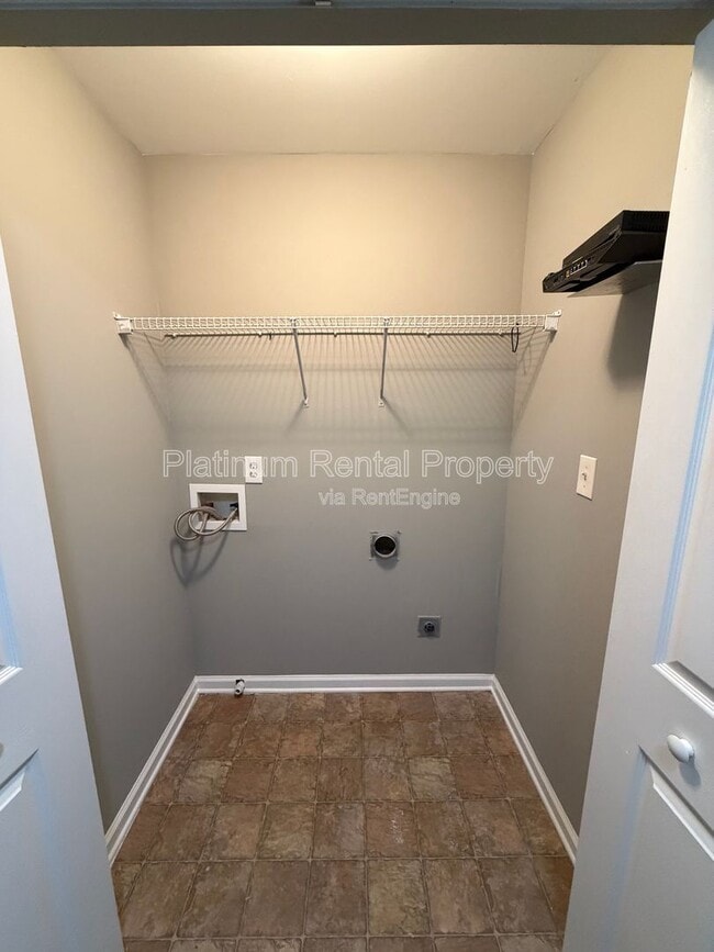 Building Photo - 250 Amal Dr SW