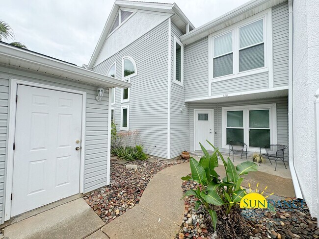 Building Photo - Waterfront Luxury Living on Cinco Bayou!