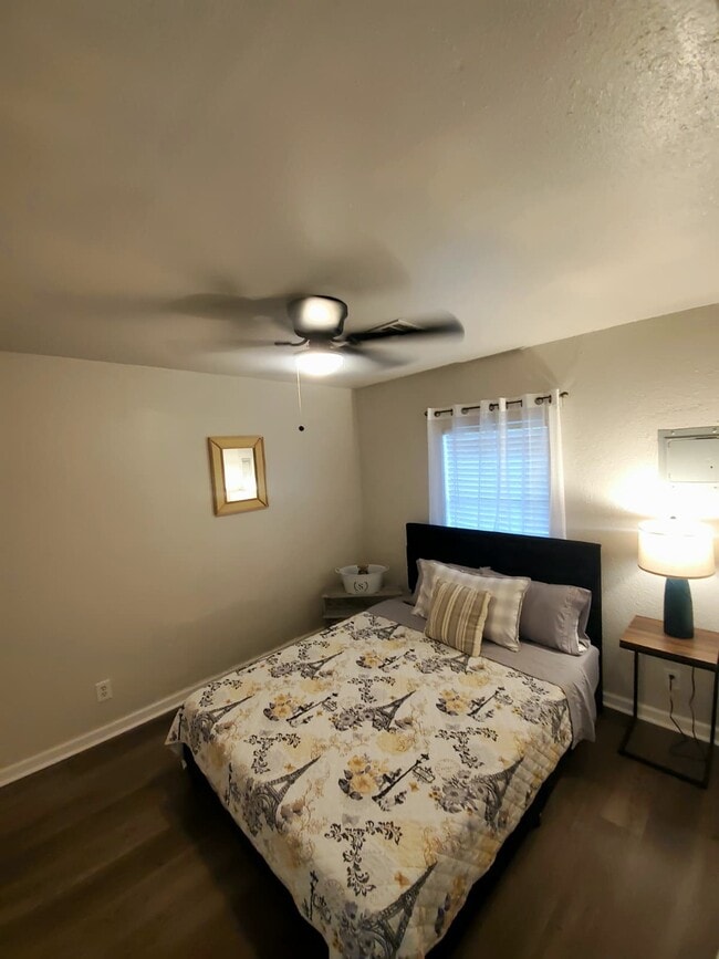 Building Photo - 1538 NE 42nd St