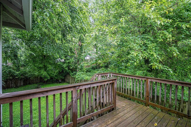 Building Photo - 4 Bedroom 3 Bath w/ Full Studio Basement