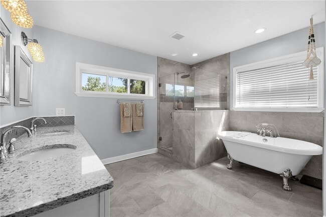 Building Photo - 2026 NW 19th Ln