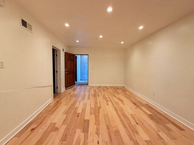 Separate 500 Sq Ft space - 2154 Fargo St