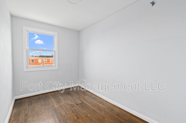 Building Photo - 885 Jaydee Ave