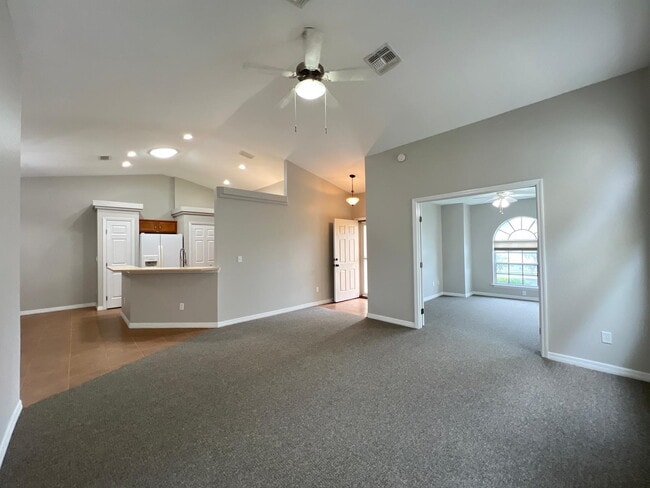 Building Photo - ***Beautiful Townhome Available in Woodland Villages