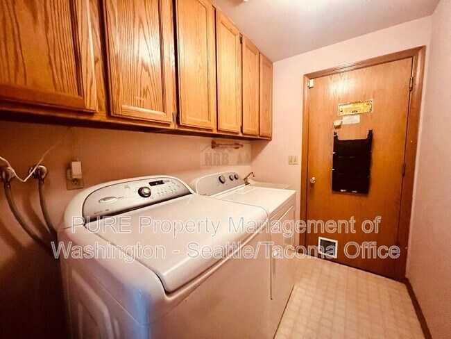 Building Photo - 2913 Briar Lea Loop SE