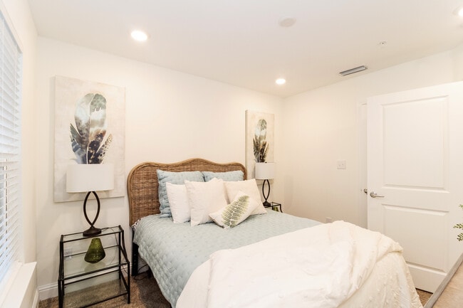 Building Photo - 107 Cabot Ln