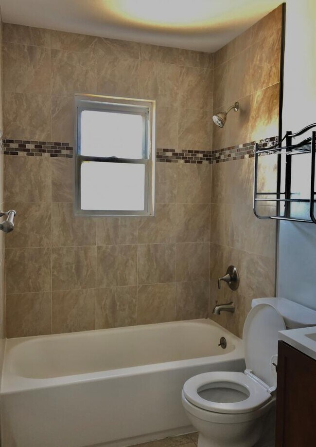 Building Photo - 4 bedroom in Hayward CA 94544