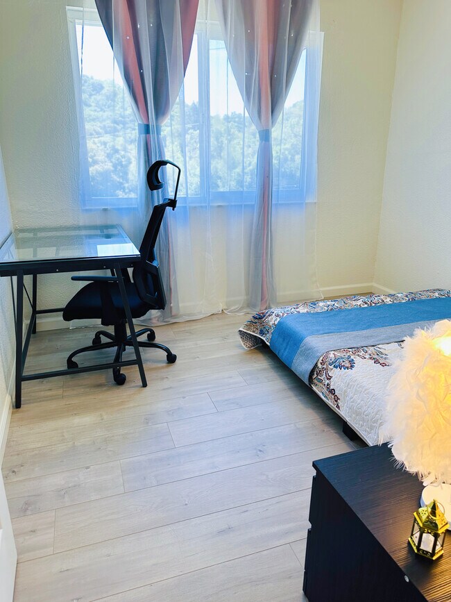 Building Photo - 6215 Alhambra Ave