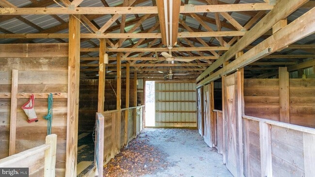 Building Photo - 105 King George Ct