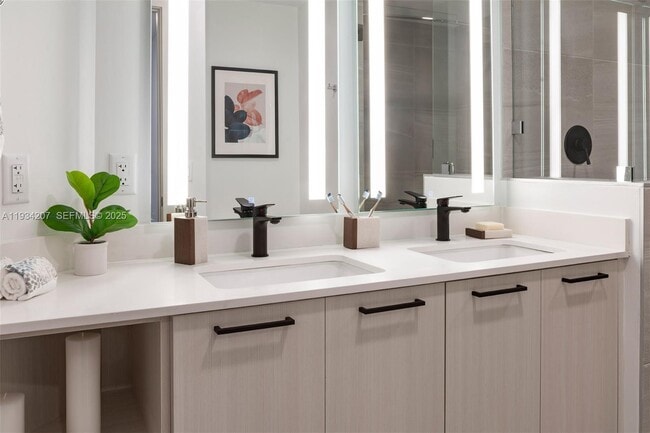 Building Photo - 221 SW 12th St