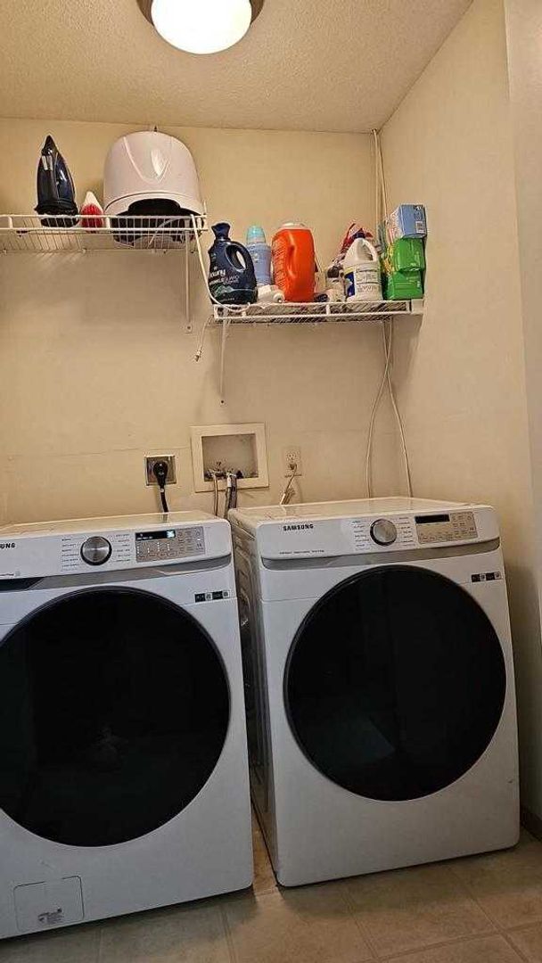 Building Photo - rare champlin 3 bed townhouse!