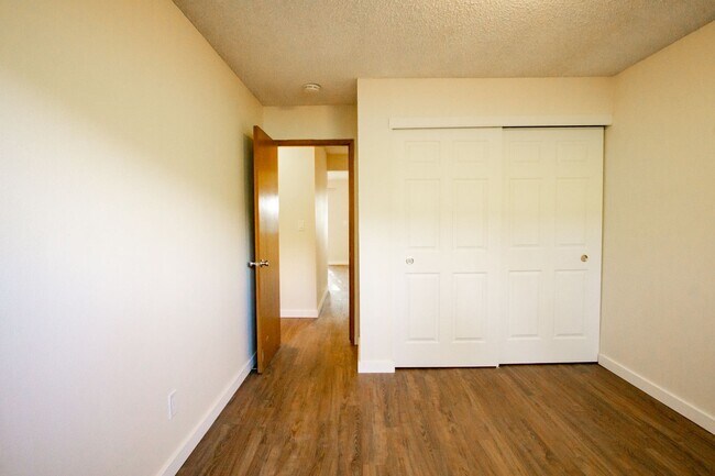 Building Photo - Spacious 2-Bed/2-Bath with Patio in Cedar Hills!!