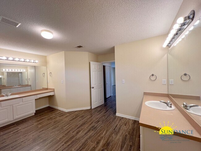 Building Photo - 5434 E Brook Dr