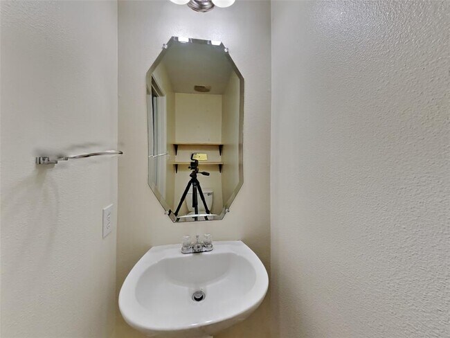 Building Photo - 864 Rock Harbor Ln
