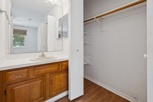 Building Photo - 67 Bentley Ct