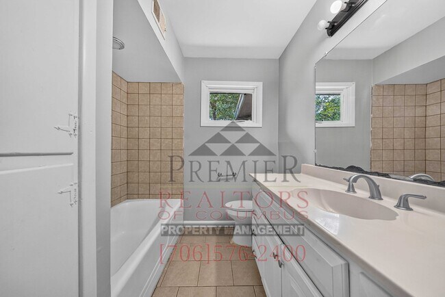 Building Photo - 2468 Walker St
