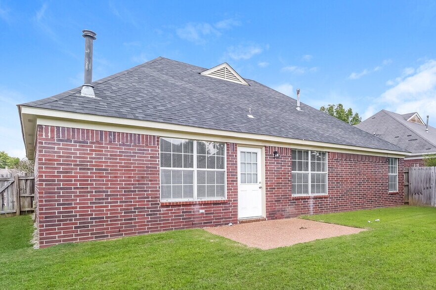 Building Photo - 7031 Manslick Rd