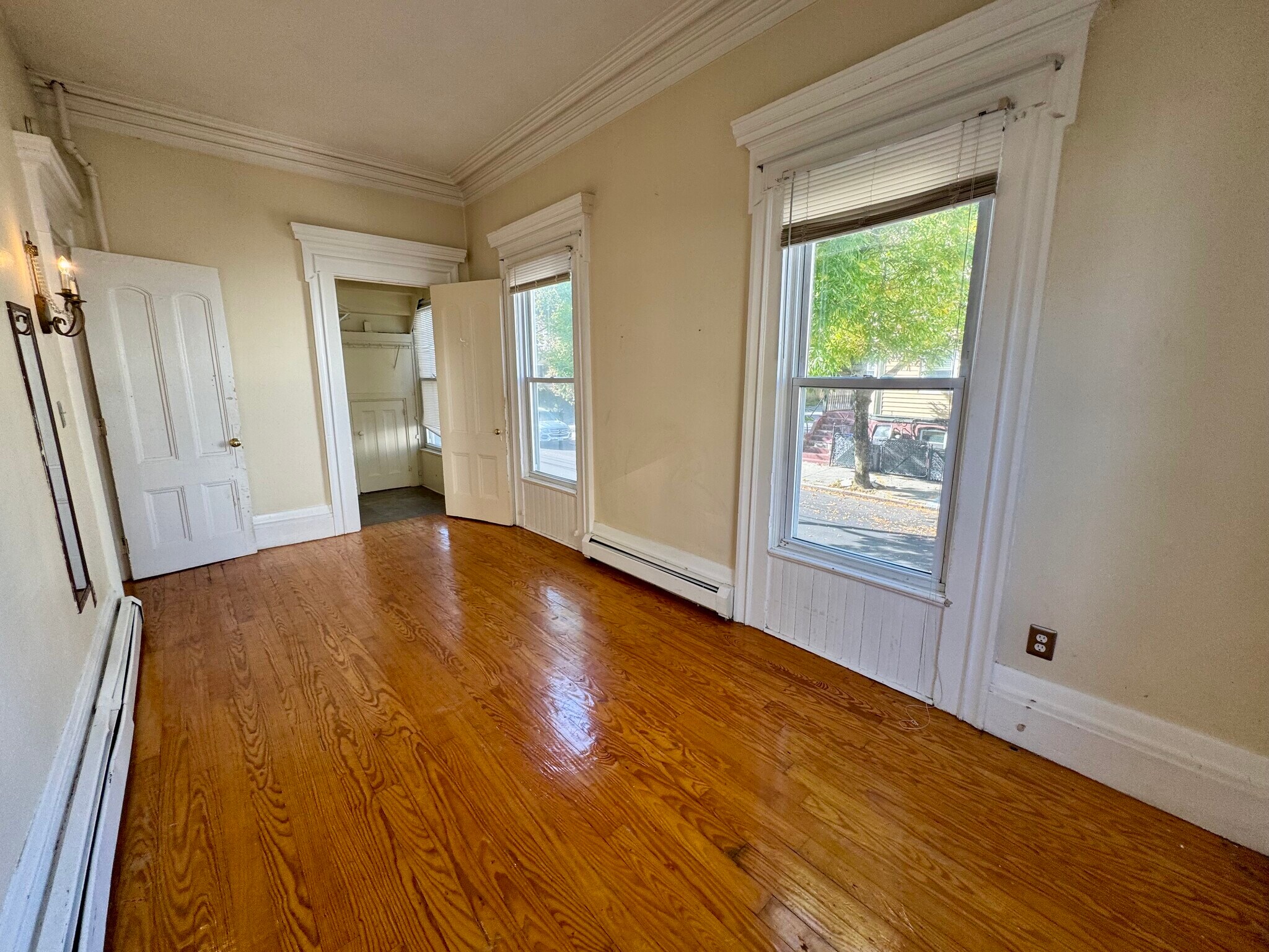 Building Photo - 123 Almy St