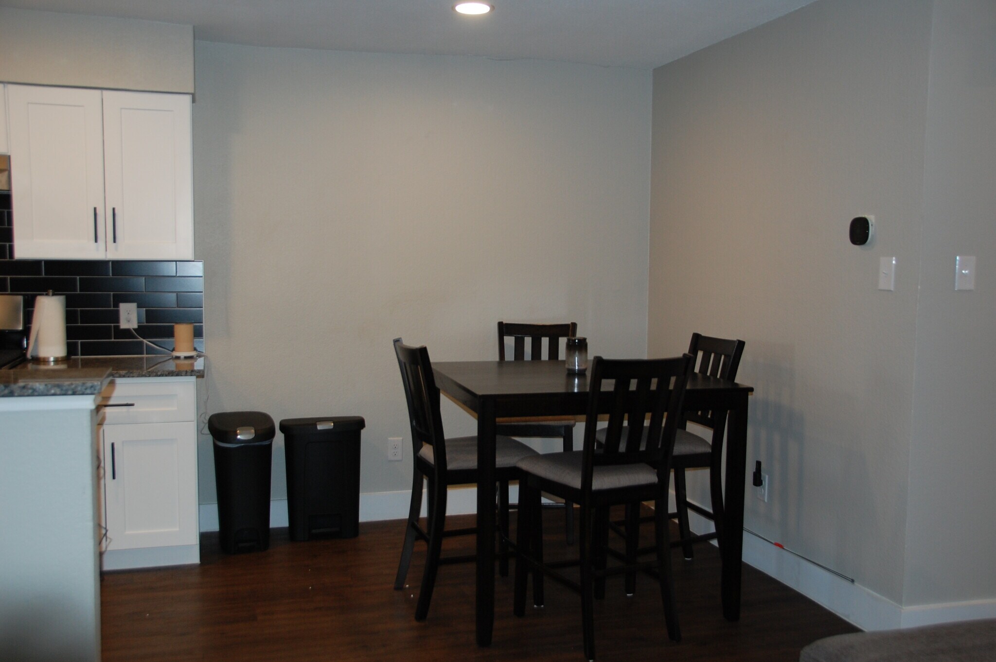 dining area - 602 Peterson St