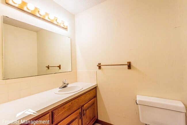 Building Photo - Beautiful 2 bedroom duplex located on the West side of Manhattan!