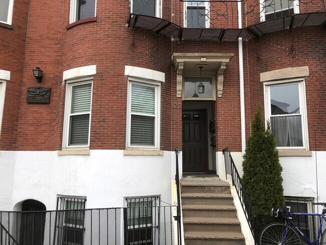 Building Photo - 122 London St