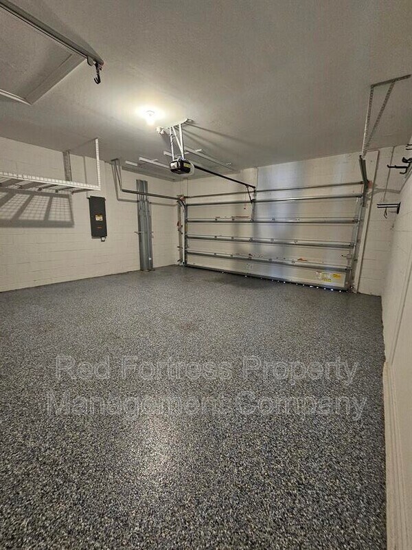 Building Photo - 623 Parkshore Lk Ave