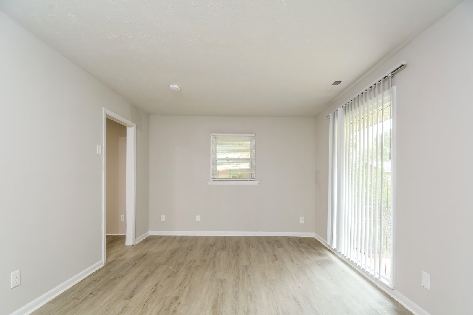 Building Photo - 936 Lark Ct