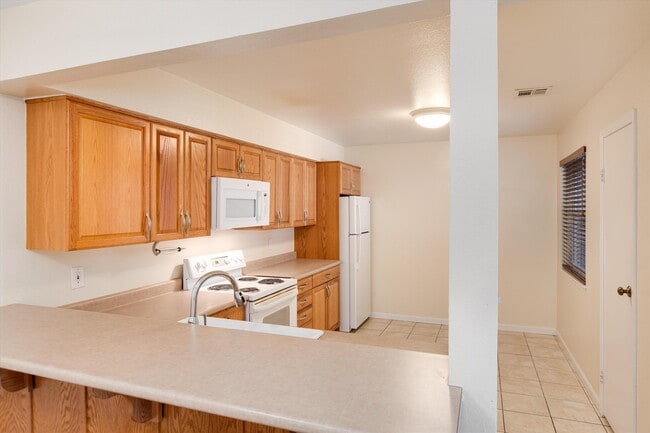 Building Photo - 2375 E Geddes Ave