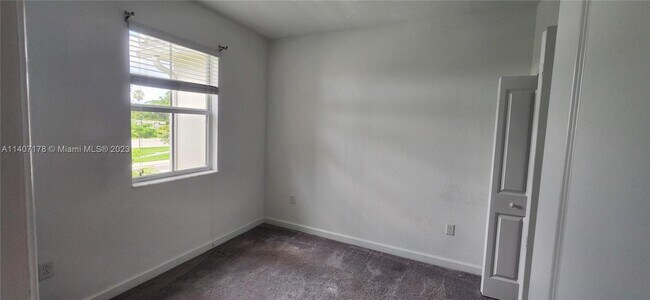 Building Photo - 2708 SE 15th Ct