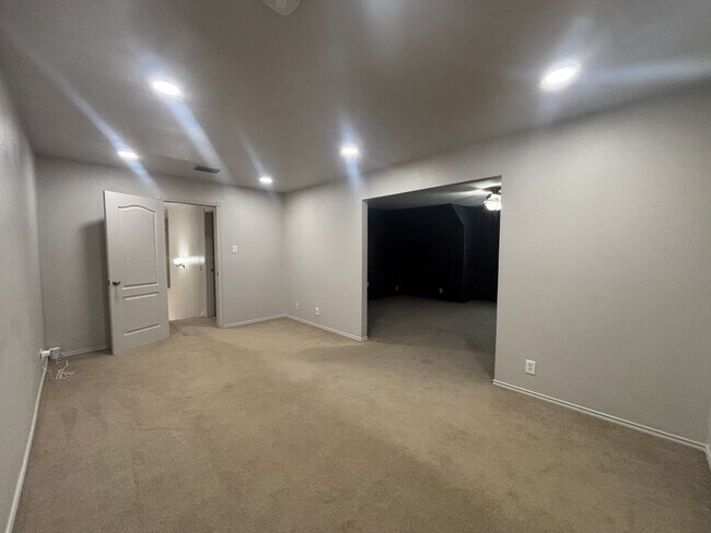 Building Photo - 4-Bed Home in Gated Community with Amenities