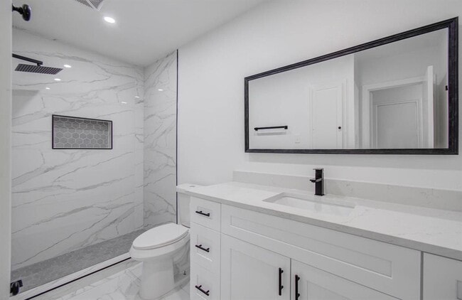 Building Photo - 5867 Sugar Hill Dr