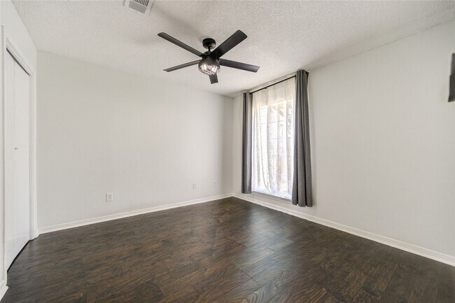 Building Photo - 7965 Kendalia Dr