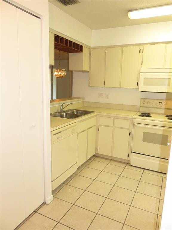 Building Photo - 4911 Sunnybrook Dr