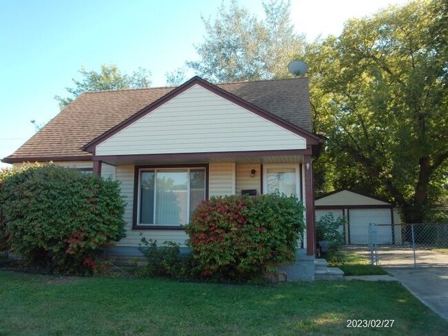 Primary Photo - Bungalow in Ferndale