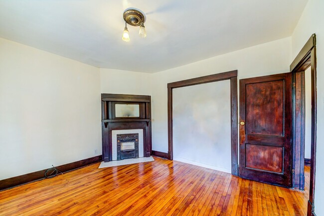 Building Photo - 86 Estella Ave